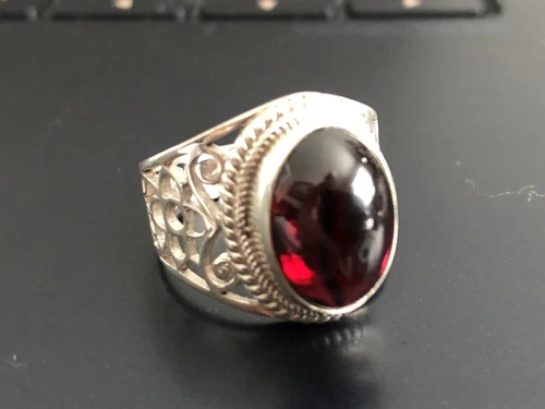 Vintage Natural Deep Red Oval Garnet in Cutaway design Silver Ring sz 7 3/4