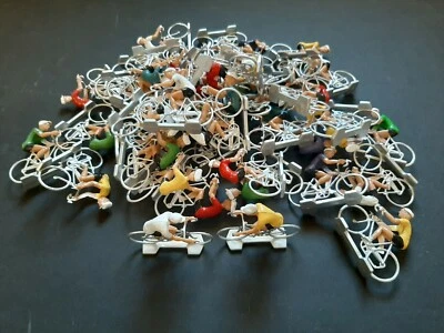 Lot de 25 cyclistes miniatures Cofalu avec défauts - Tour de france