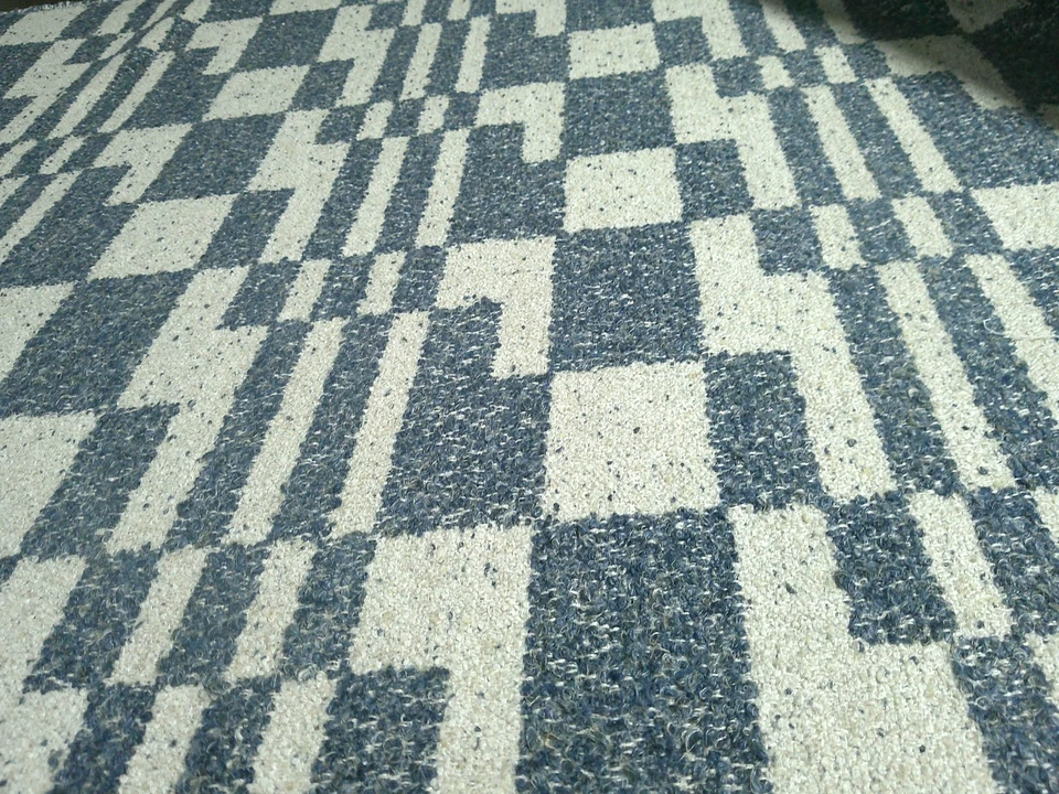 Ramo geométrico abstracto de diseño pesado súper rizado azul/crema 2 yardas etiquetas exuberantes Foto 4 de 4