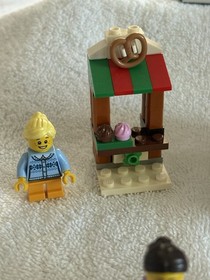 LEGO Seasonal: Christmas Town Square (40263)