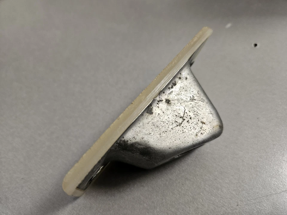 Oldsmobile Starfire 1964 consola central RT luz lateral Courtsey GM OEM Foto 2 de 4