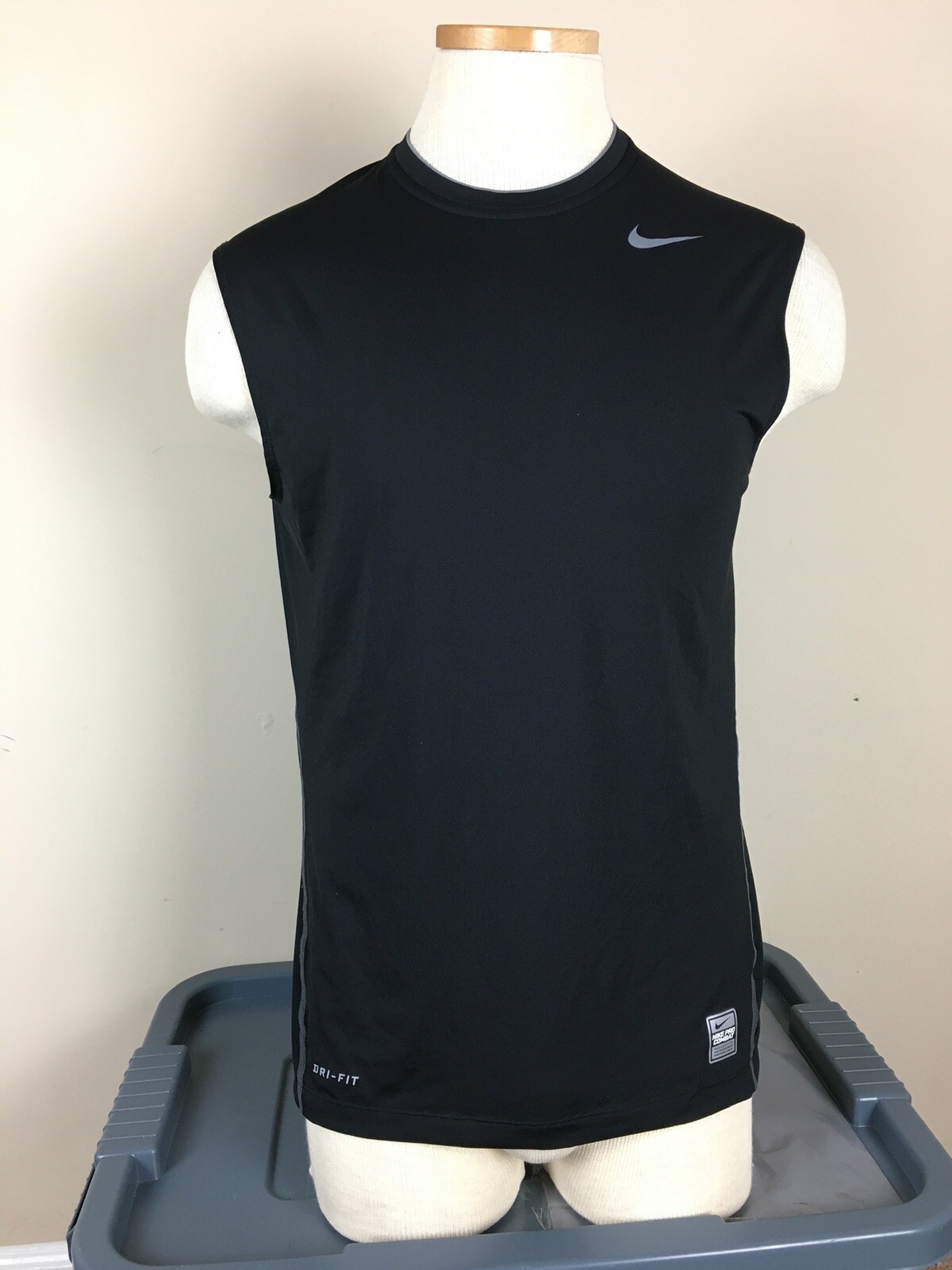 white nike compression tank top