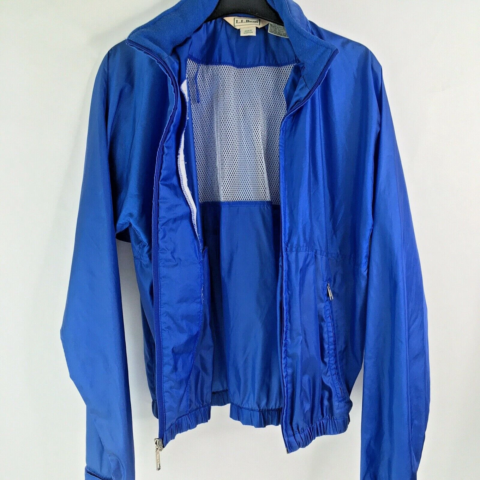 LL Bean Men M Windbreaker Jacket Hood Zip Pockets Blue Vent Back Measure in Desc