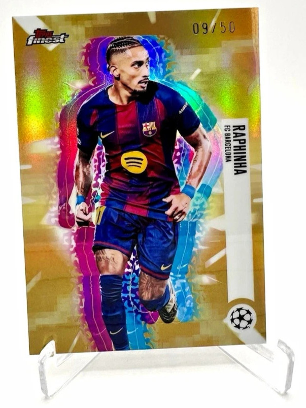 Topps Finest UEFA Champions League Raphinha FC Barcelona Hologlow 48/50 #52