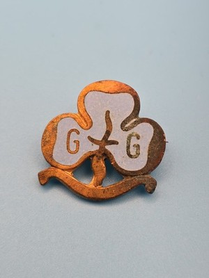 Pin Anstecker Emaille | Girl Guides goldfarben | Vintage | Sammlerstück