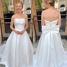 Classic Wedding Dress Strapless Ruched Strapless  A-Line Sweep Train Bridal Gown