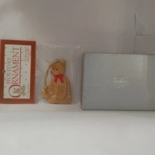 1983 Gordon Fraser Schmid Sitting Teddy Bear Christmas Ornament  T93