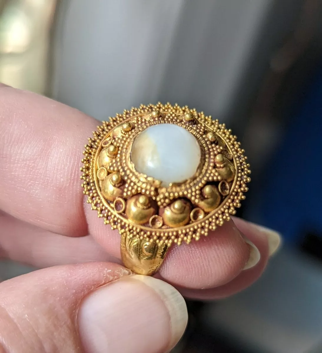 Vintage gold moonstone ring deals