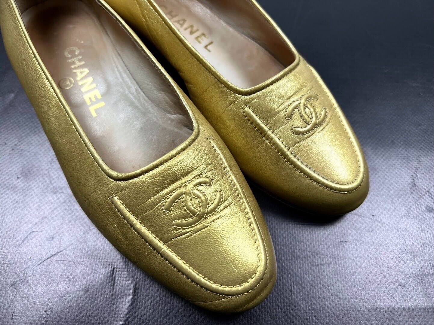 Women's Chanel Flats Ballerina Leather Gold CC Em… - image 2
