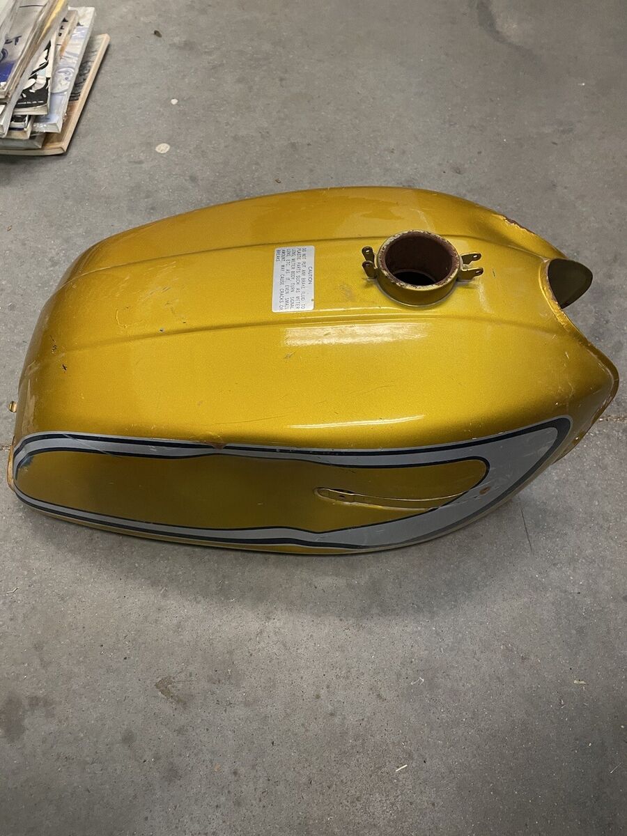 1973-1977 Suzuki GT550 GT 550 Indy GT380 380 Fuel Gas Tank 1973-1977 Suzuki GT550 GT 550 Indy GT380 380 Fuel Gas Tank