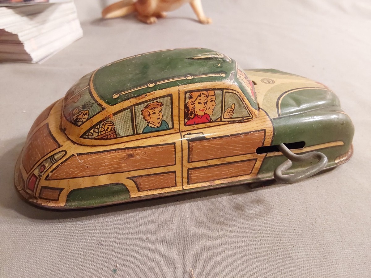 MARX TIN LITHO WIND UP WOODY WOODIE CAR WITH FAMILY LM 52 MARX TIN LITHO WIND UP WOODY WOODIE CAR WITH FAMILY LM 52