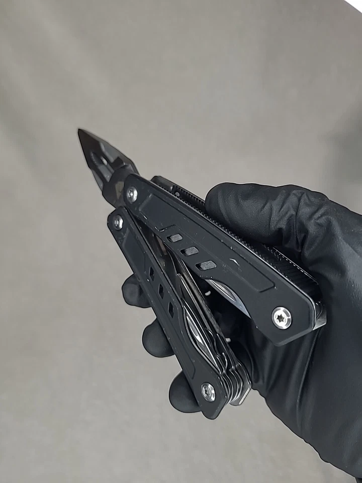 Multiherramienta Ozark Trail 17 en 1 con estuche Foto 3 de 4