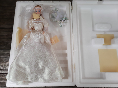 Barbie Porcelaine Star Lily Bride - Collection Numérotée - Boîte Et Carton Matte
