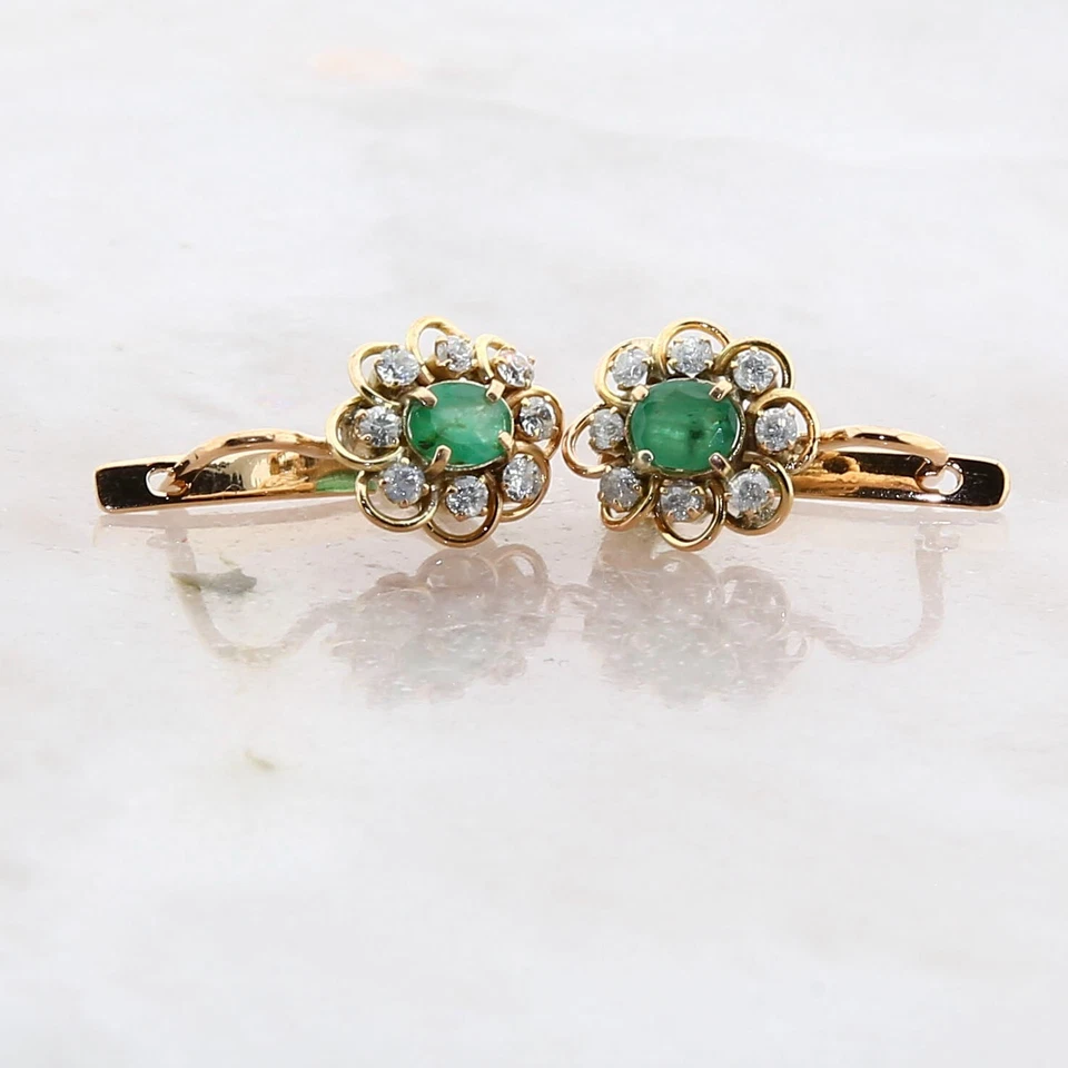 Pendientes de piedra blanca y esmeralda de oro rosa de 14 quilates con anillo a juego circa 1980 Foto 2 de 4