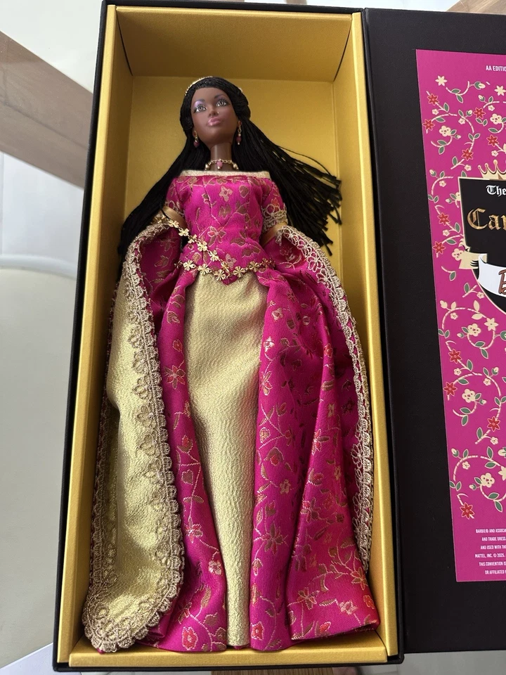 Exclusive Barbie MFDS2025 The Lady Of Camelot - Imagen 2 de 4