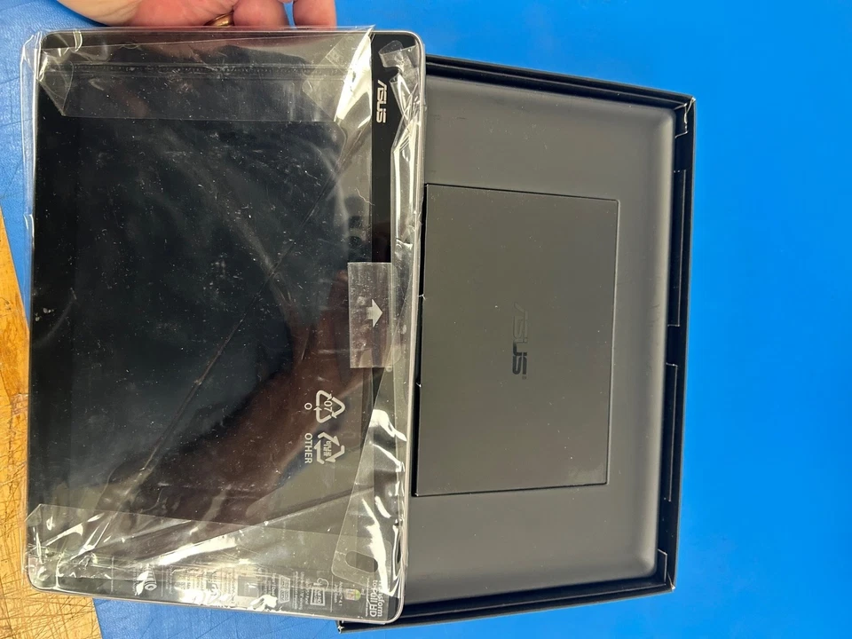 ASUS Transformer Pad Infinity (TF700T)  32gb - Image 2 of 3