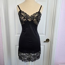 Vassarette Vtg Black Lace Full Slip Nightgown Size 30 Lined Cups Lingerie USA