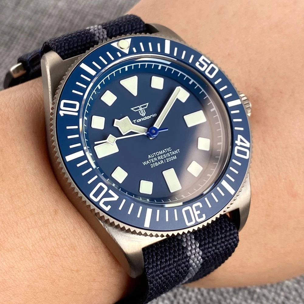 Tandorio Nuevo 42MM Titanio NH35A Reloj Mecánico Hombre Cristal de Zafiro Luminoso