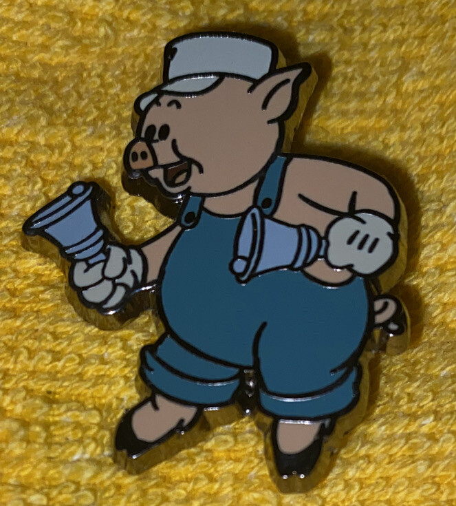 Practical Pig rings in the season 2003 advent Disney pin