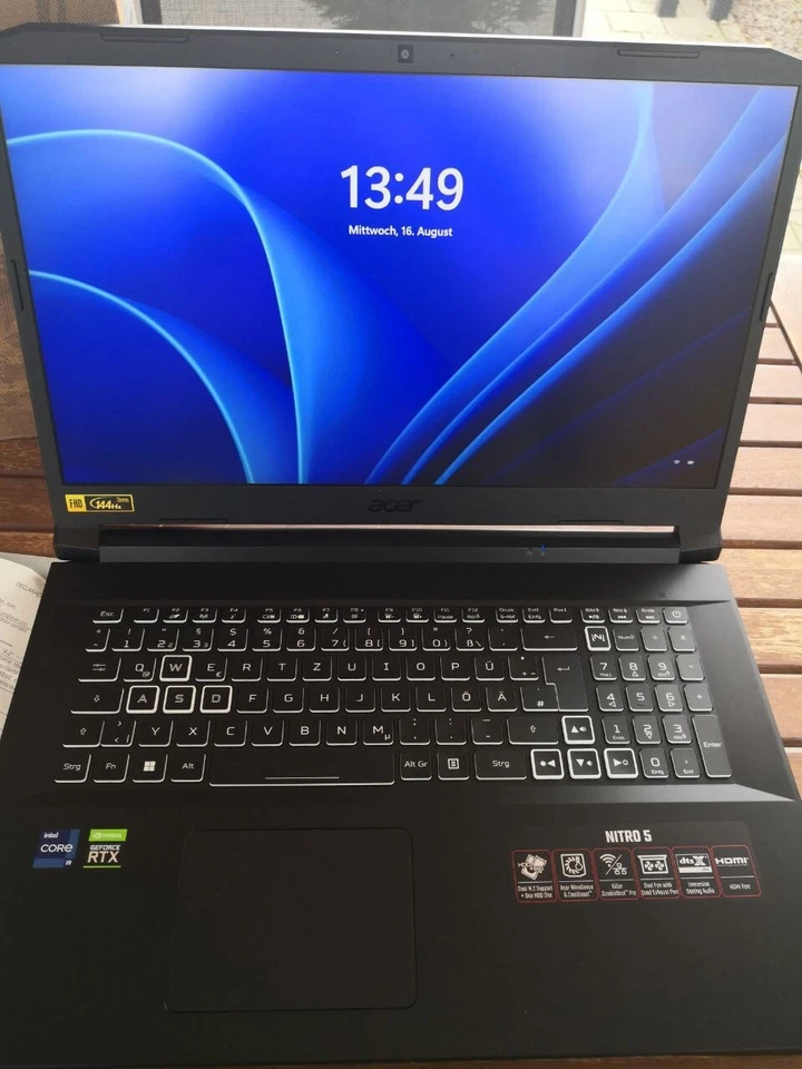 Gaming Laptop / Acer Nitro 5 / Shale Black / + Logitech Tastatur & HyperX Maus - Bild 4 von 4