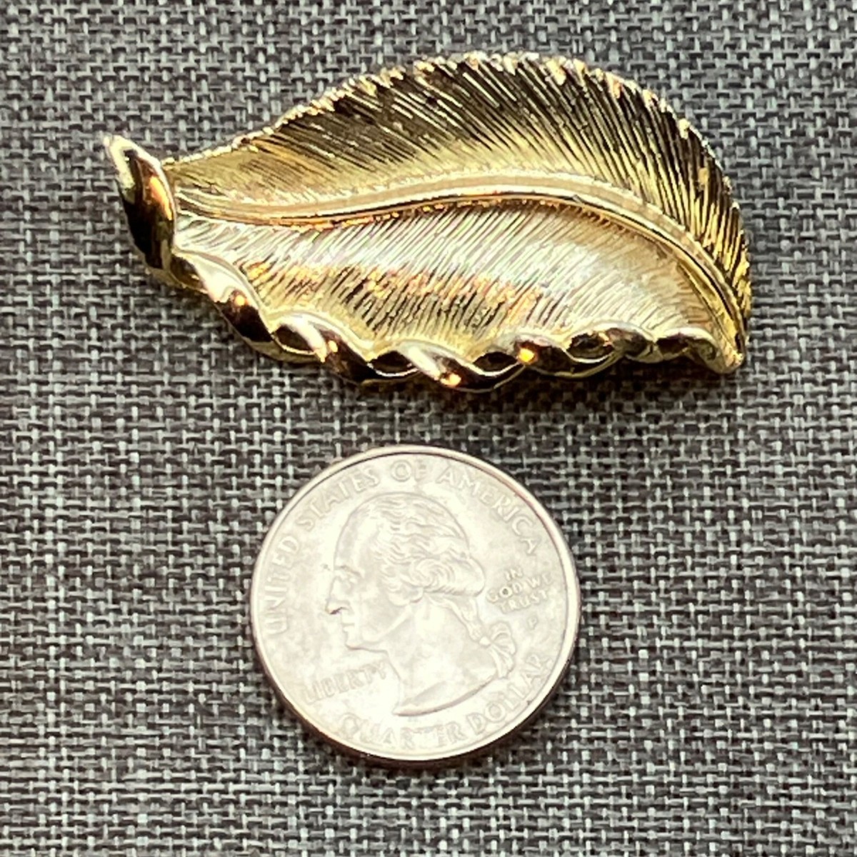 Gerrys Leaf Brooch Pin 2 In Gold Textured Vintage Retro 