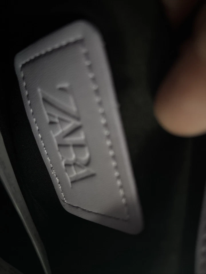 Beautiful Lavendar  Zaba Purse With Gold Chainlink Shoulder Strap 9”x6”x2” - Image 3 of 3