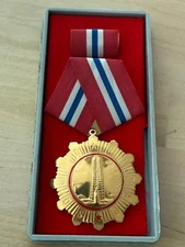 VINTAGE ORIGINAL MEDAL ORDER OF SOLIDARITY REPUBLIC OF CUBA REVOLUTION PLAZA