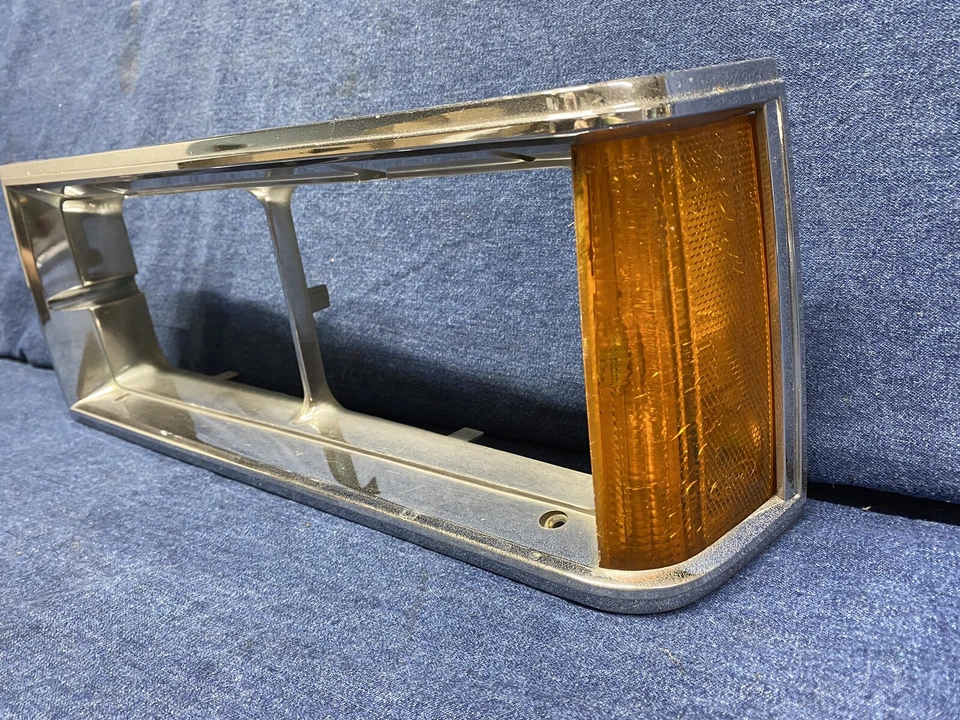 Faro izquierdo Ford Granada 1981 1982 bisel y luz lateral Foto 2 de 4