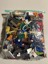 Mixed LEGO 1kg from various sets including at least 4 mini figures.