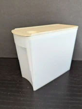 Tupperware Shelfsmart Slim Rectangular #3 Hazelnut Seal 9.5 Cups VGC