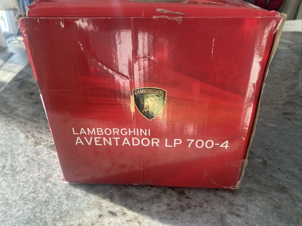 Lamborghini Aventador LP700-4 1/12 Radio Controlled RC Sports Car by Rastar - Image 4 of 4