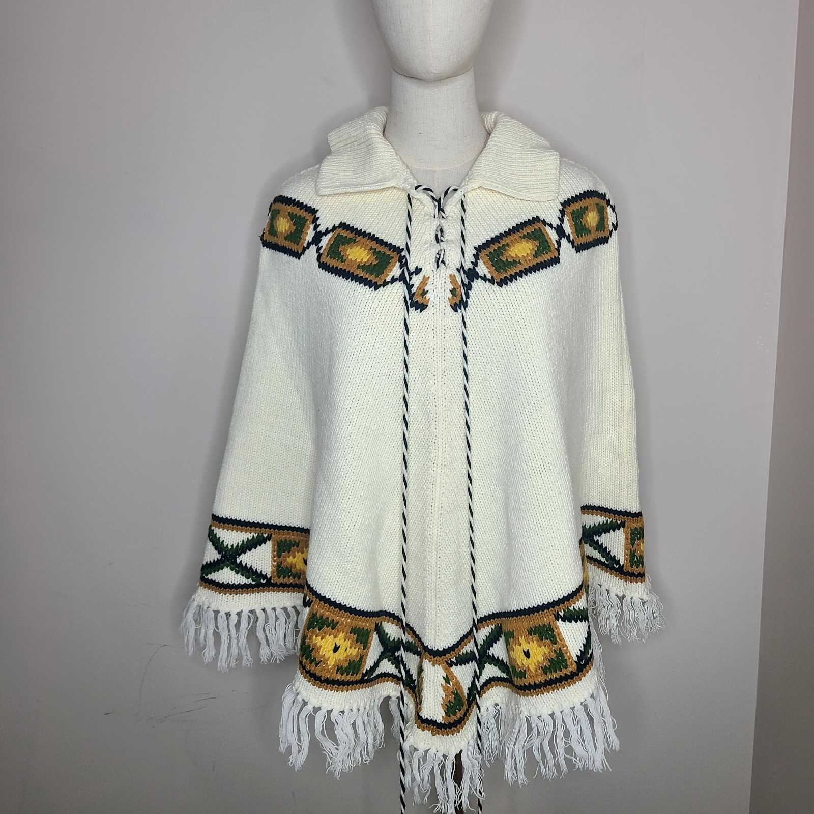 Vintage 70s Carol Brent Montgomery Ward Cape Shawl Poncho Fringe OS Aztec