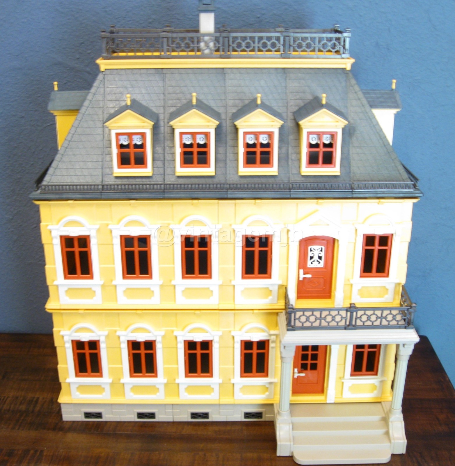 playmobil yellow house