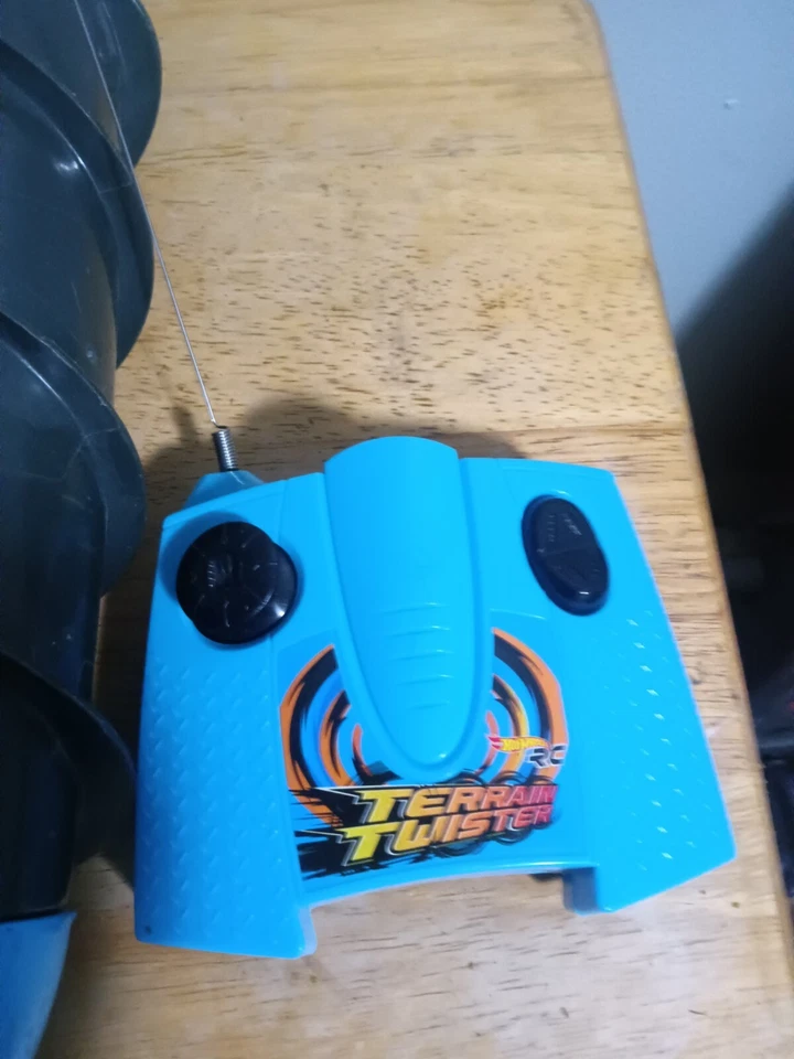 Vintage Hot Wheels RC Terrain Twister Vehicle Toy w Remote - Image 3 of 3