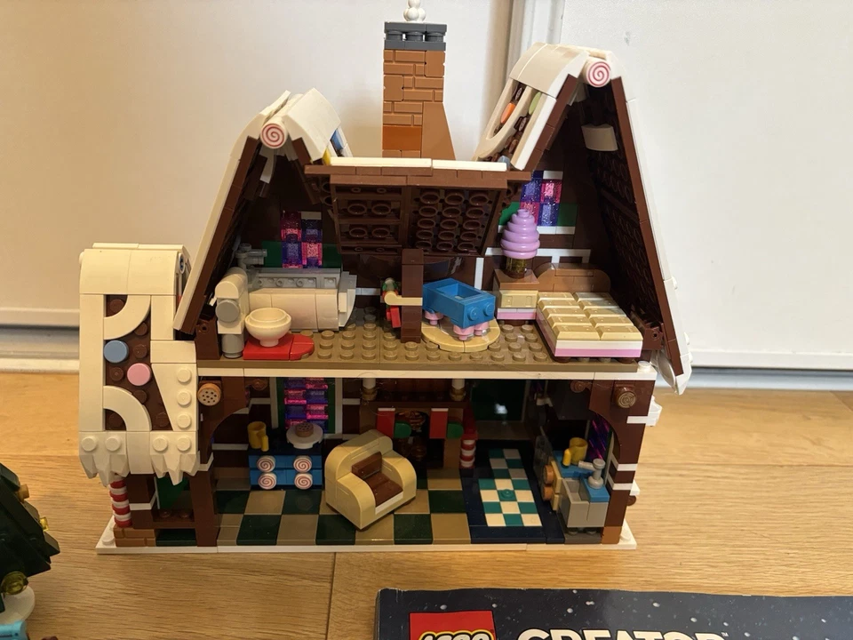 LEGO 10267 Gingerbread House, photo 2 sur 2
