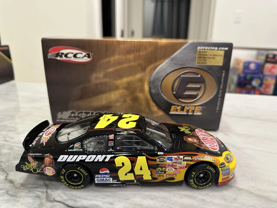 Jeff Gordon 2004 DuPont Wizard Of Oz ELITE Nascar 1/24 Diecast Action #24 Chevy - Image 3 of 4