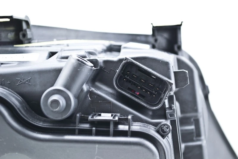 Conjunto de faros izquierdo Hella Lighting 354688051 para modelos BMW seleccionados 06-08 Foto 2 de 4