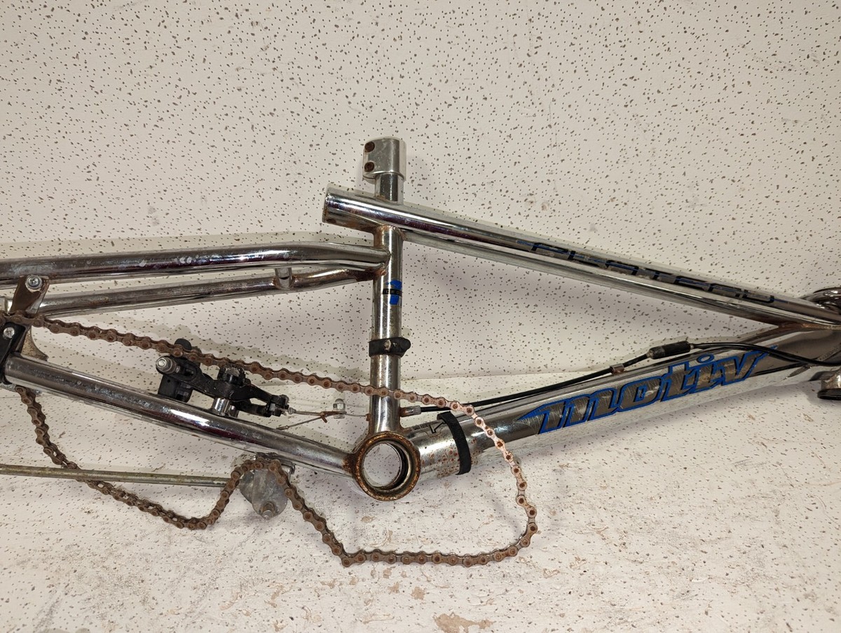 W base MOTIVE × W-BASE M-FRAME 20