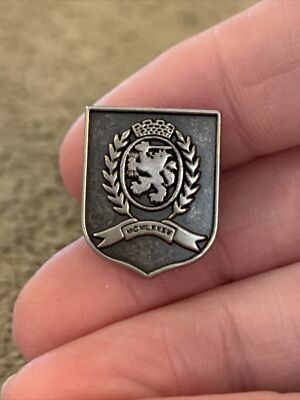 Vintage  I Don t Know What It Is  Crest Silver Tone Enamel Lapel Pin (GW9)