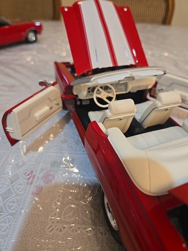 Maisto 1:18  Scale 1972 Chevrolet Chevelle SS Red  Diecast Car Special Edition - Picture 7 of 11