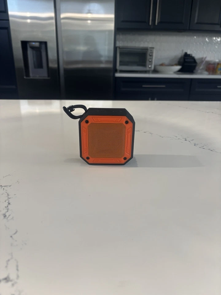 F4P BTSPK-O Portable Bluetooth Wireless Speaker Black and Orange - Image 3 of 4