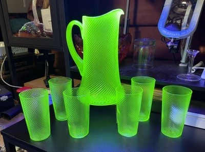 Federal Glass Corded Optic Uranium Glass Lemonade Pitcher and 6 Glasses 