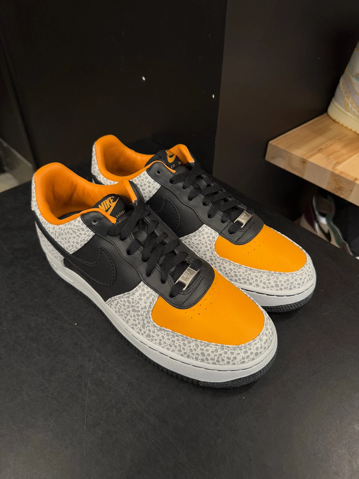 Nike Air Force 1 Low Supreme Safari taille 9, OCCASION SANS BOÎTE ESSAYÉ SUR TAMPONS