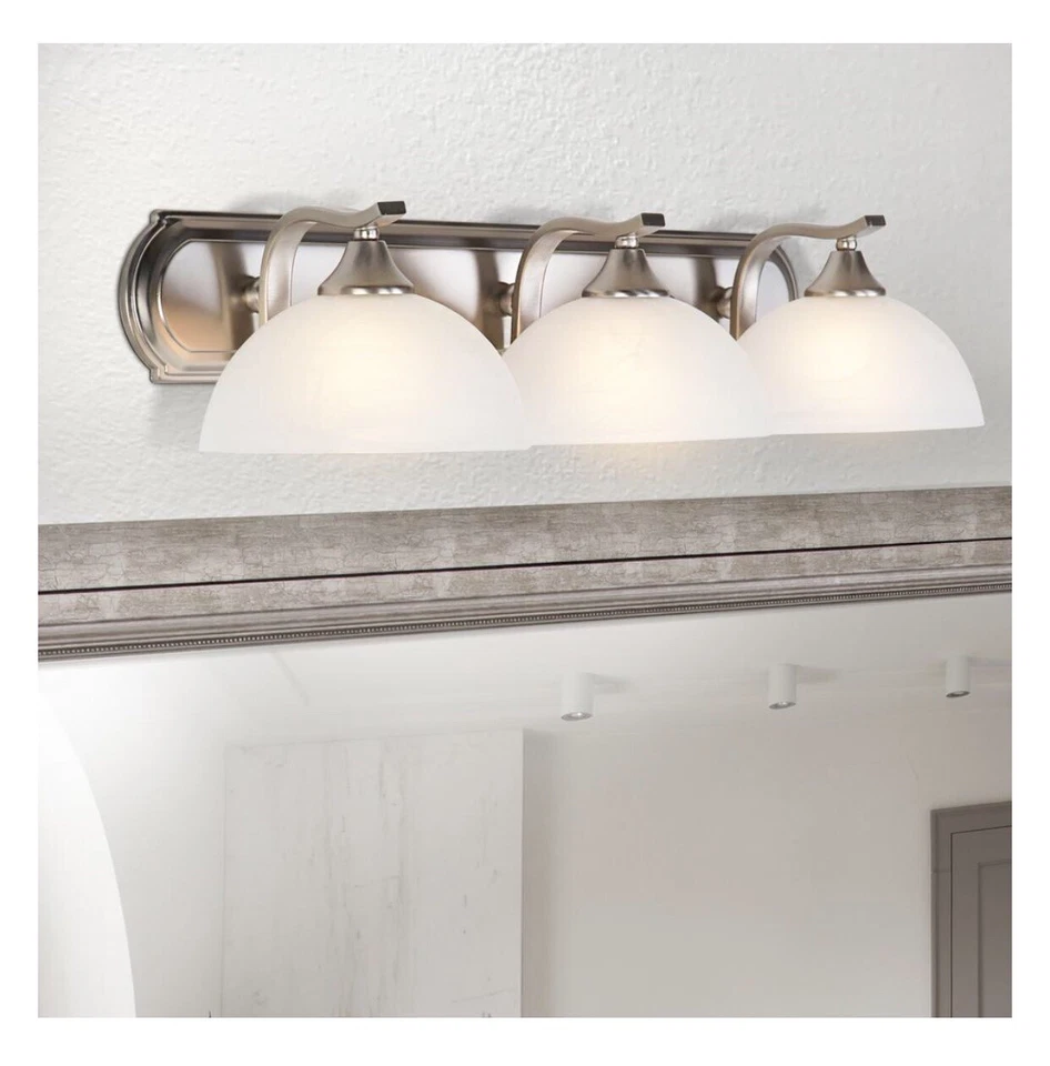 Luz de tocador de baño de 3 luces punto glaciar Yosemite Home Decor 1393SN, níquel satinado Foto 4 de 4