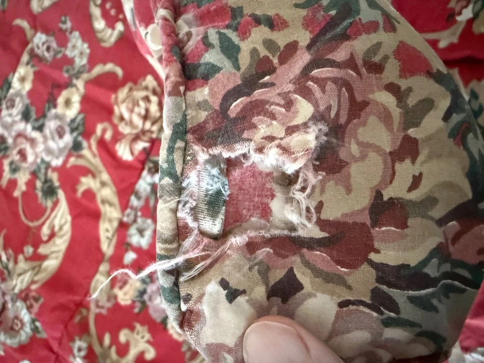 Vintage RALPH LAUREN red floral Marseilles Comforter FULL/QUEEN - Image 2 of 4