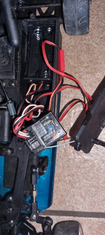 Carson 4WD RC Car 1:10 Verbrenner-Glattbahn 2,4 Hz Fernsteuerung für Bastler - Bild 4 von 4