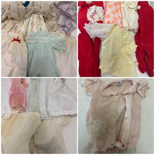 Ropa Vintage Bebé/Muñeca *ENORME Lote 40+ Piezas+* Vestidos Mamelucos Trajes *leer* - Imagen 2 de 15
