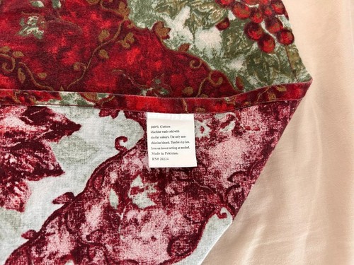 Christmas cloth tablecloth 68 x 50 red green poinsettia cotton - Picture 4 of 4