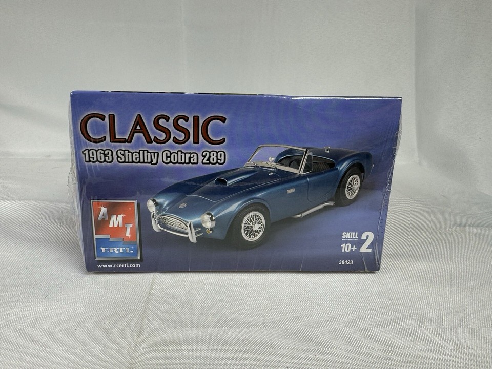 Classic Shelby Cobra Ford 289, 1/25 Model Car Kit #38423 SEALED, AMT ...