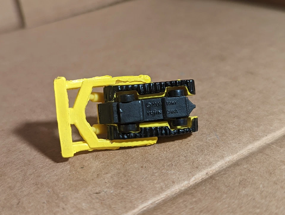 Bulldozer amarillo Tomy Yujin 2006 juguete equipo de construcción Foto 3 de 4